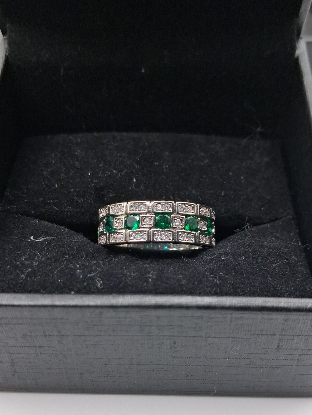 Emerald and White Crystal Band Ring Size 6 R830